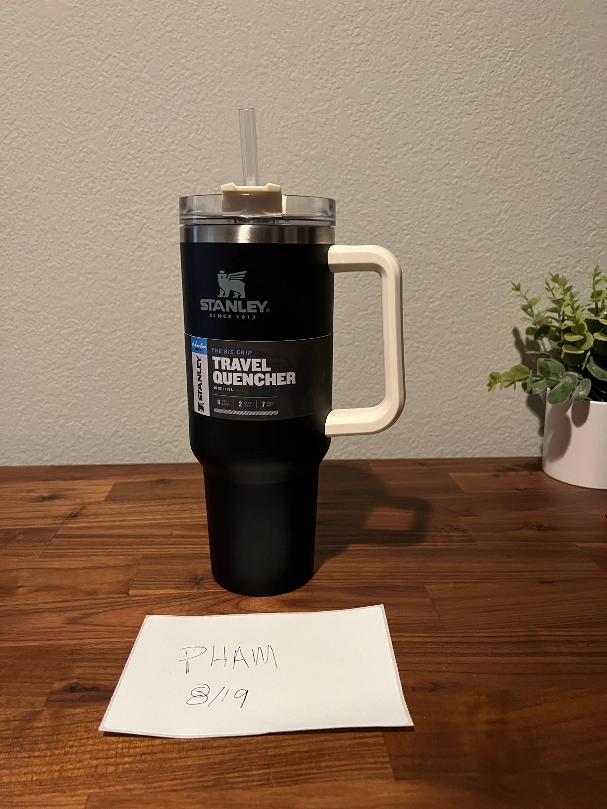 Black w cream lid and handle Stanley quencher 40oz