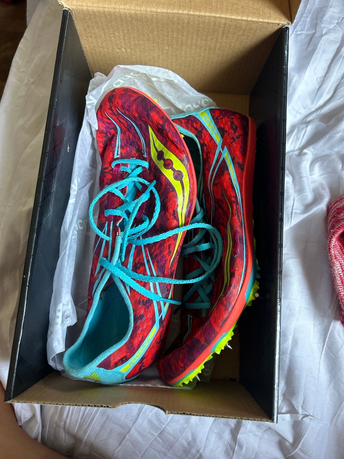 Saucing track spikes
