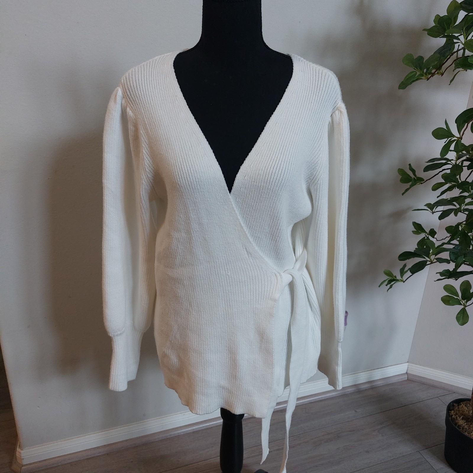Kirundo Women's V-neck Crossbody Wrap Longsleeve Sweater Size Extra Large. NWT