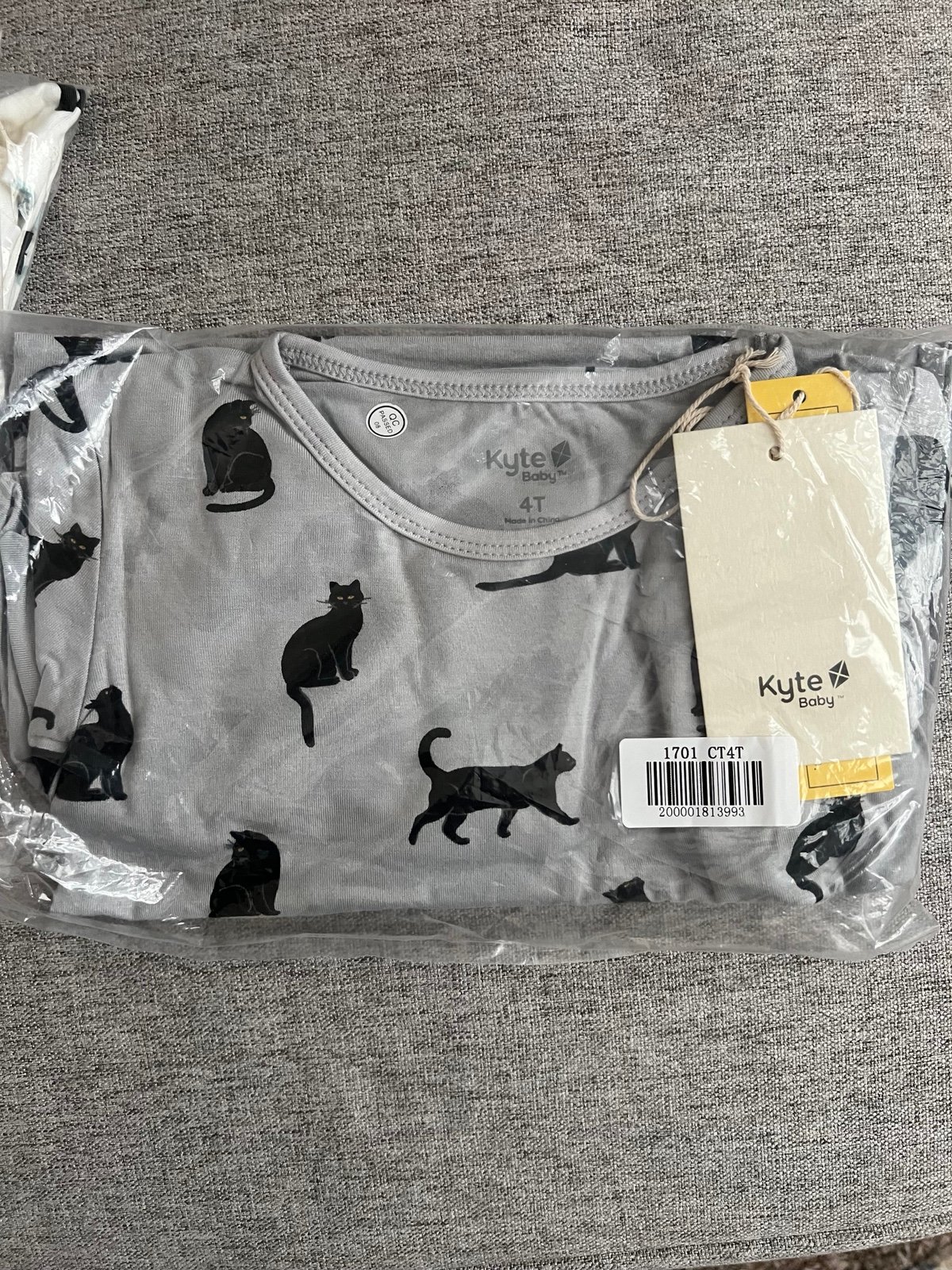 Kyte Baby black cat pajamas, size 4T , new and bag