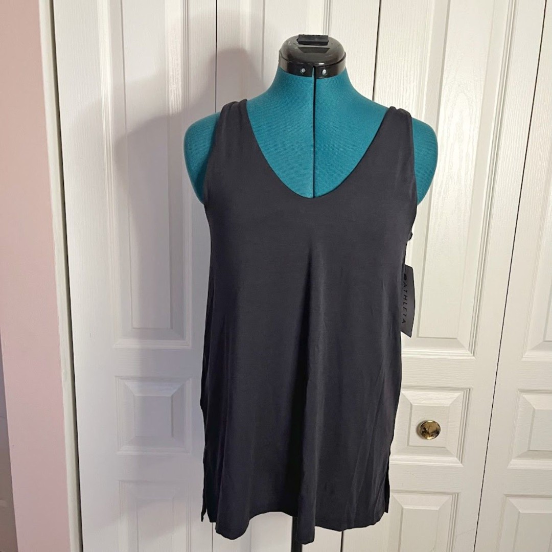 Athleta NWT Essence Built in Bra Support Camisole V Neck Tank Top