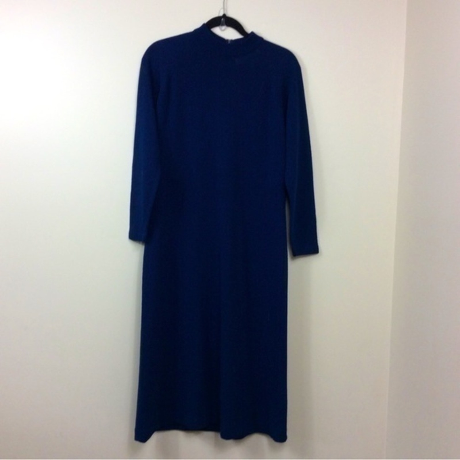 Vintage 1970s Talbots long sleeve mock neck dress. Large Blue