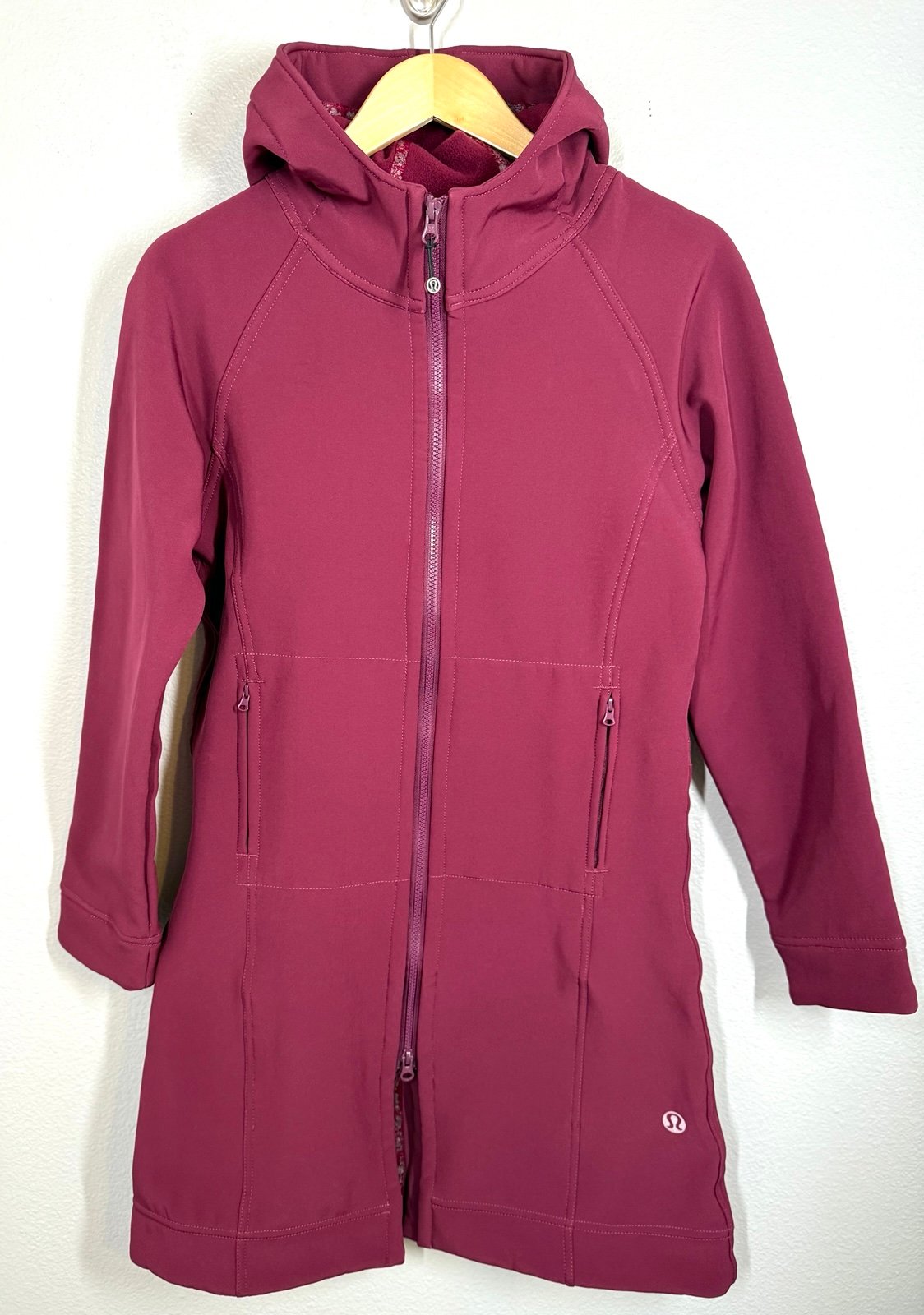 Lululemon Apres Women's 8 Long Raspberry Softshell Hooded Jacket Full Zip Coat