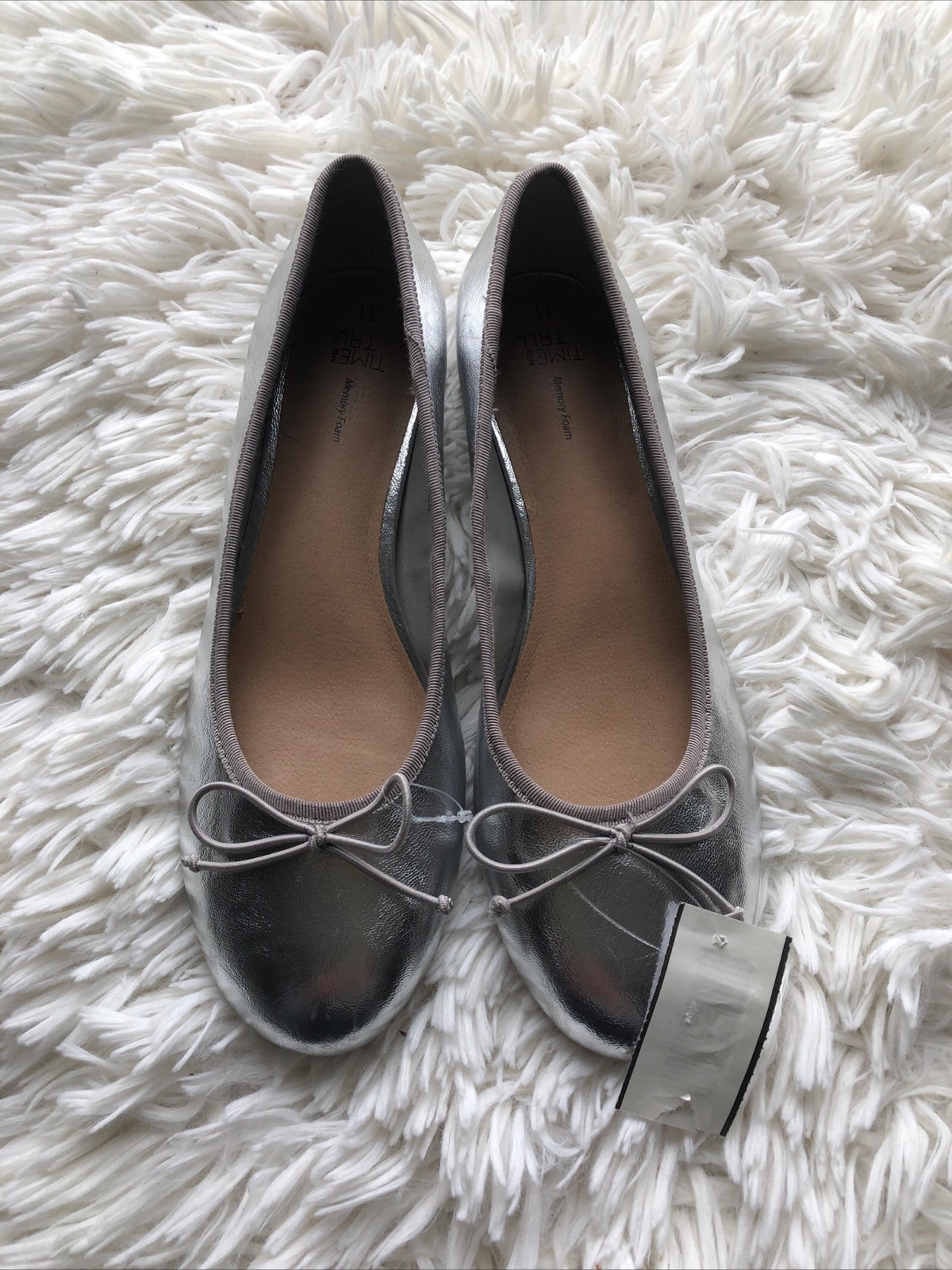 Time and Tru Womens Silver Memory Foam Slip On Round Toe Dress Shoes Size 11