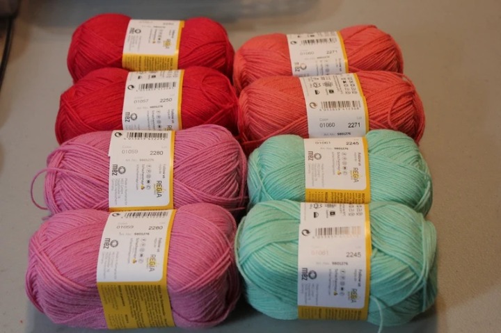 2022 color set of ten pieces 75% wool 25 nylon 100 g 462 yards