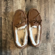 UGG Men's Olsen Sherpa Slippers Chestnut Brown Size 9