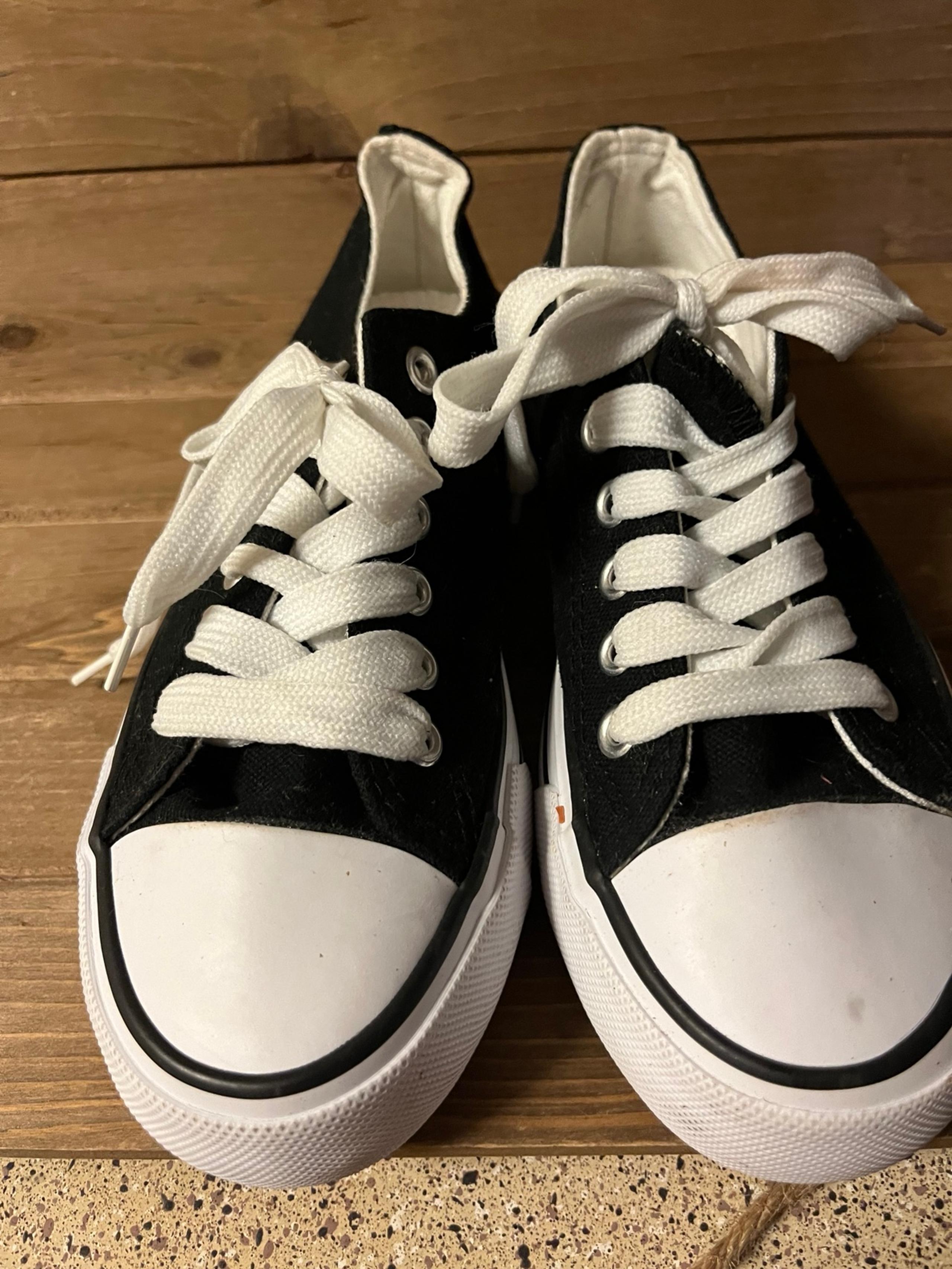 New Forever 21 women's black And white sneakers size 6.5