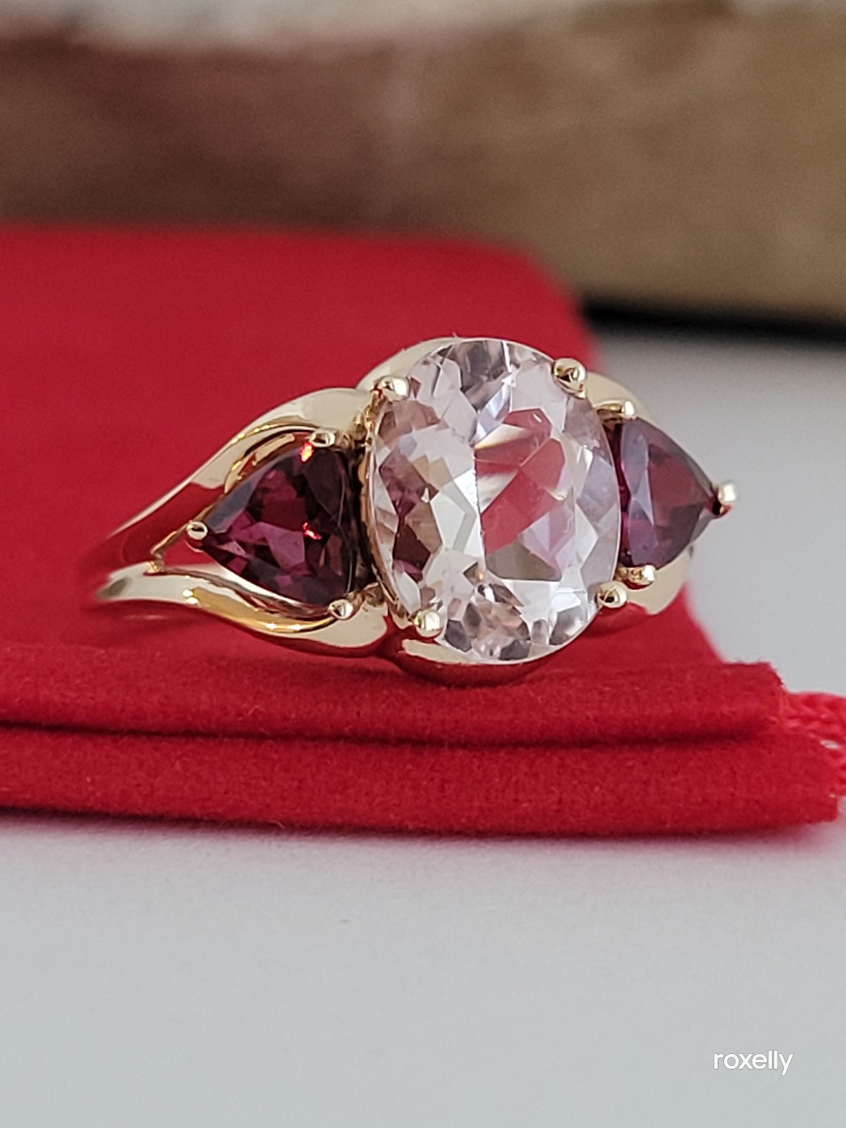 ❤️10k Size 8 Beautiful Solid Yellow Gold White Tourmaline and Garnet Ring!