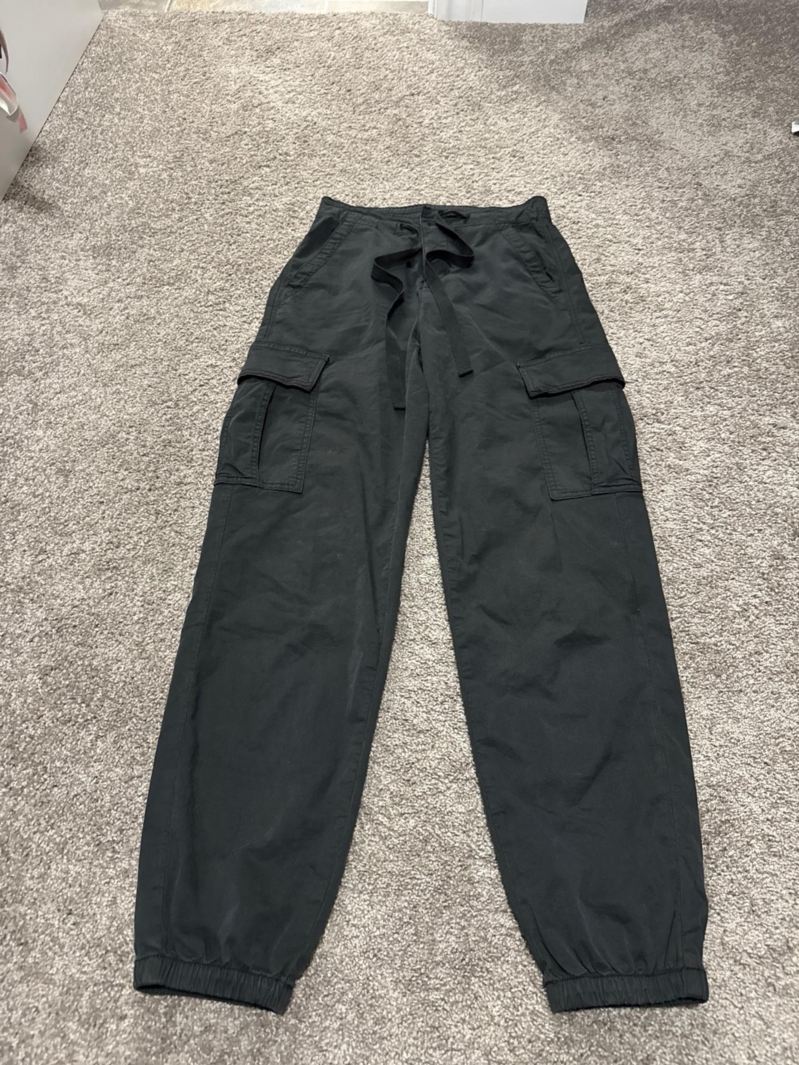 Women’s American Eagle cargo pants