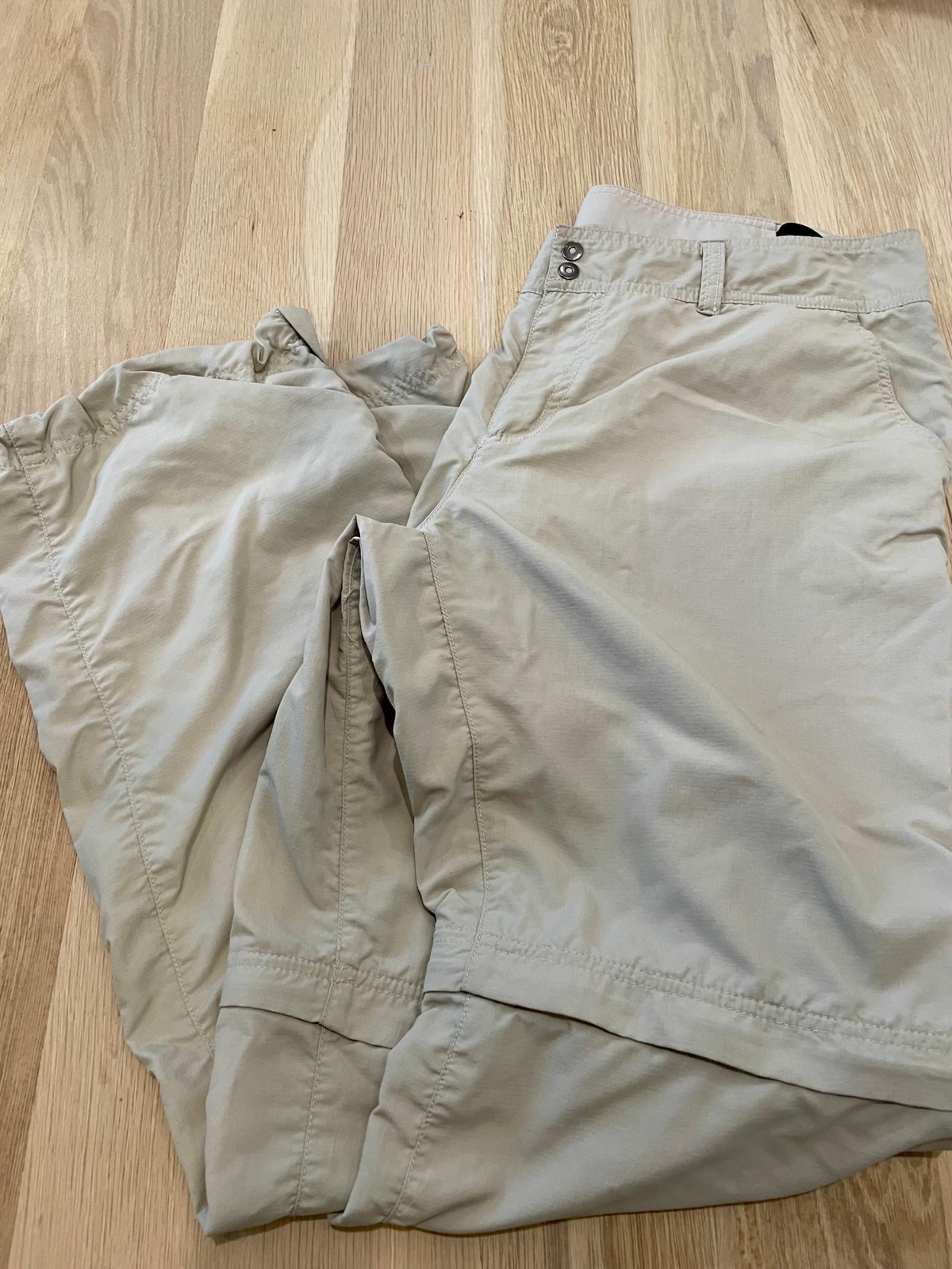 Women’s Columbia Tan Omni Shade Cargo Pants Sz16 w/ Zip Off  & Adjustable Waist