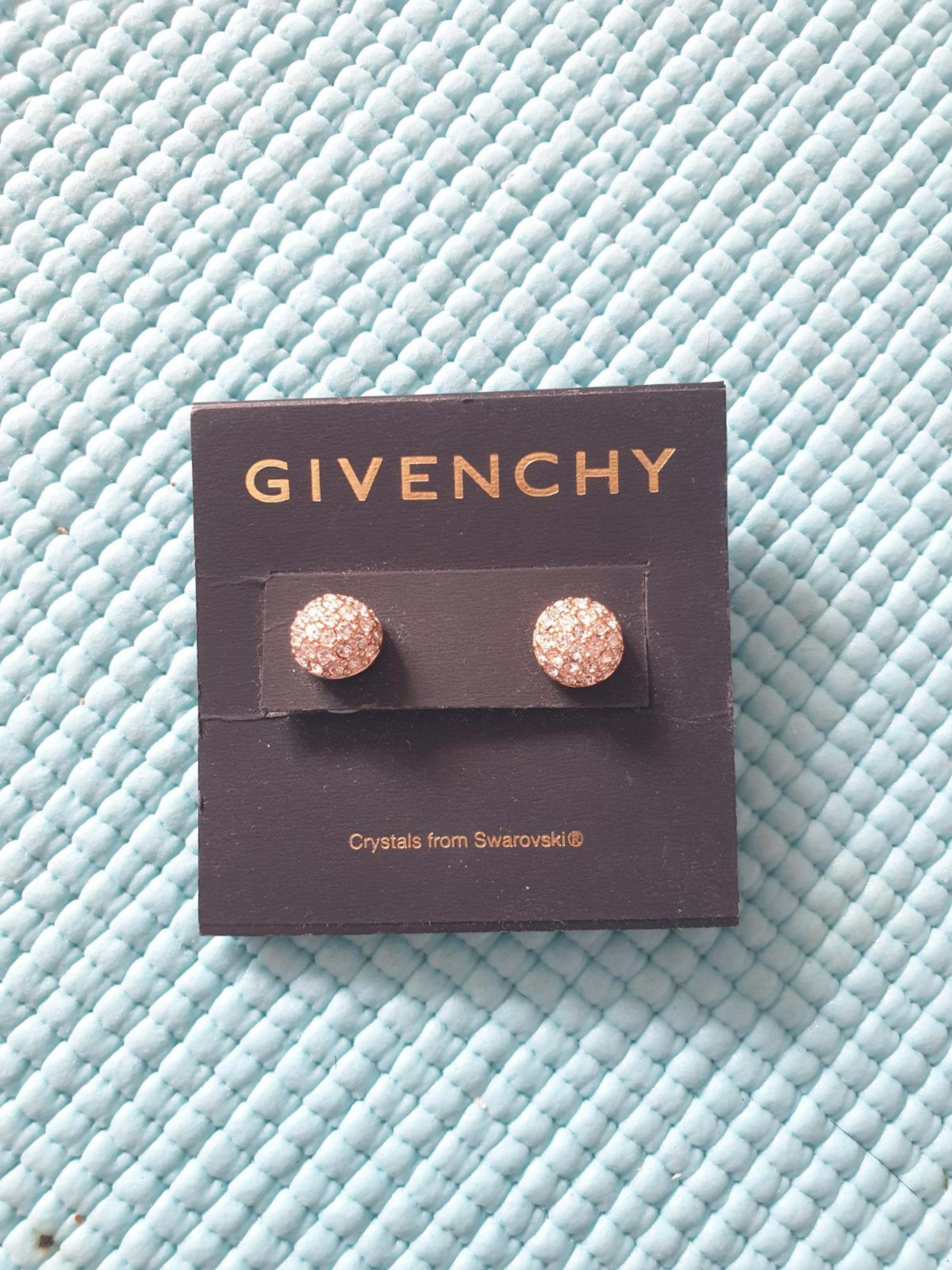 Givenchy & Swarovski women earrings  bra