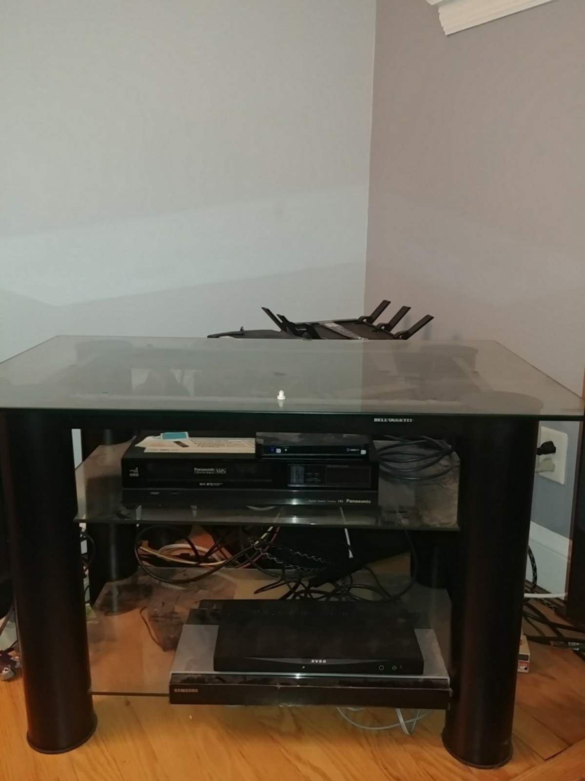 Bellogetti Three shelf tv stand