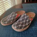 UIN womens slip ons size 5.5