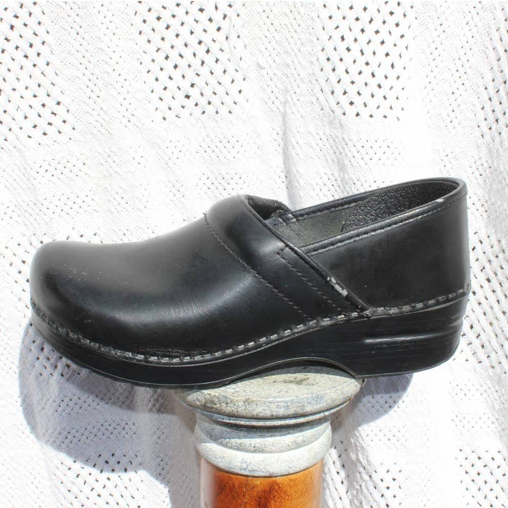 GUC Dansko Clogs Women Size 40 Black 8.5w