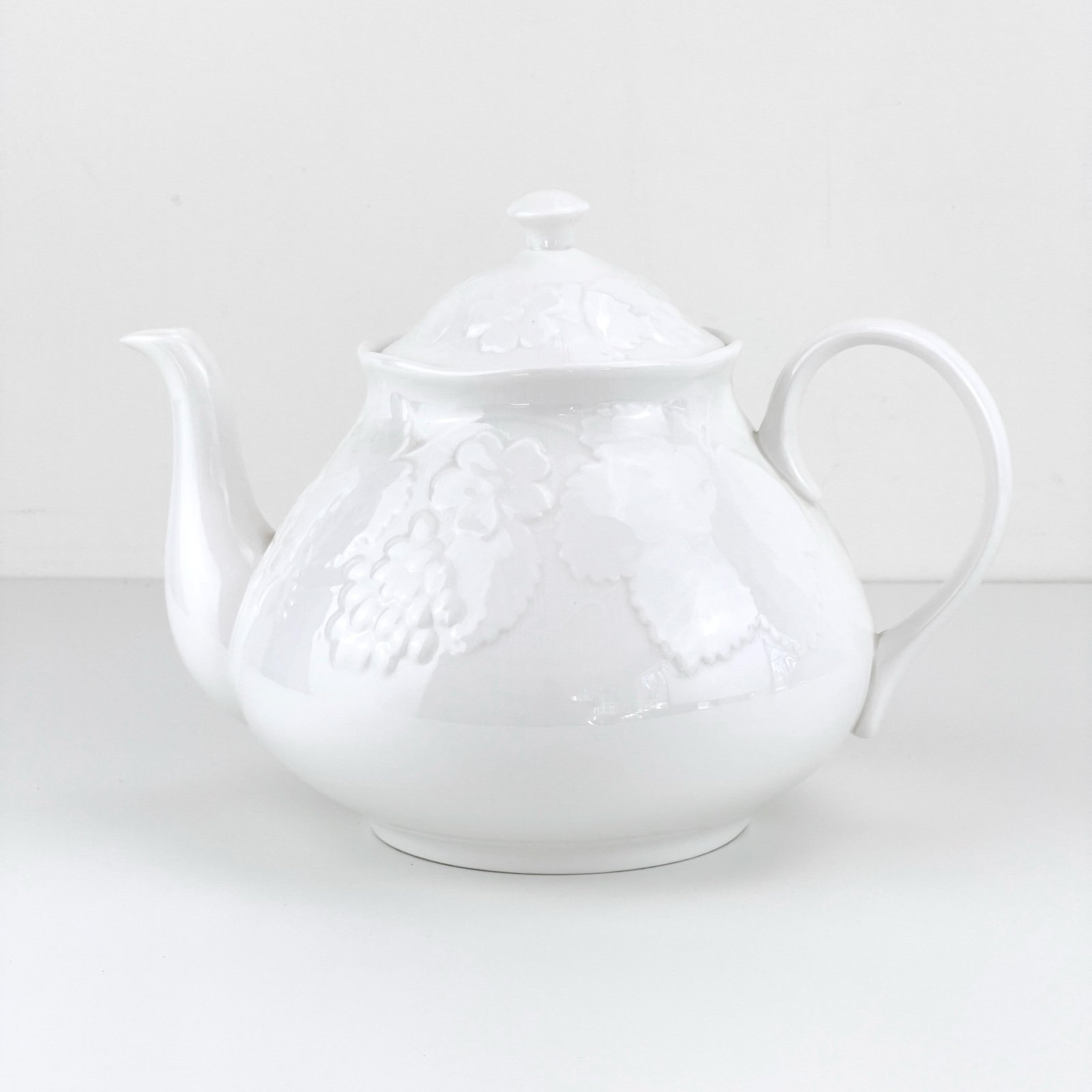 Wedgwood Strawberry And Vine Teapot Bone China Made In England