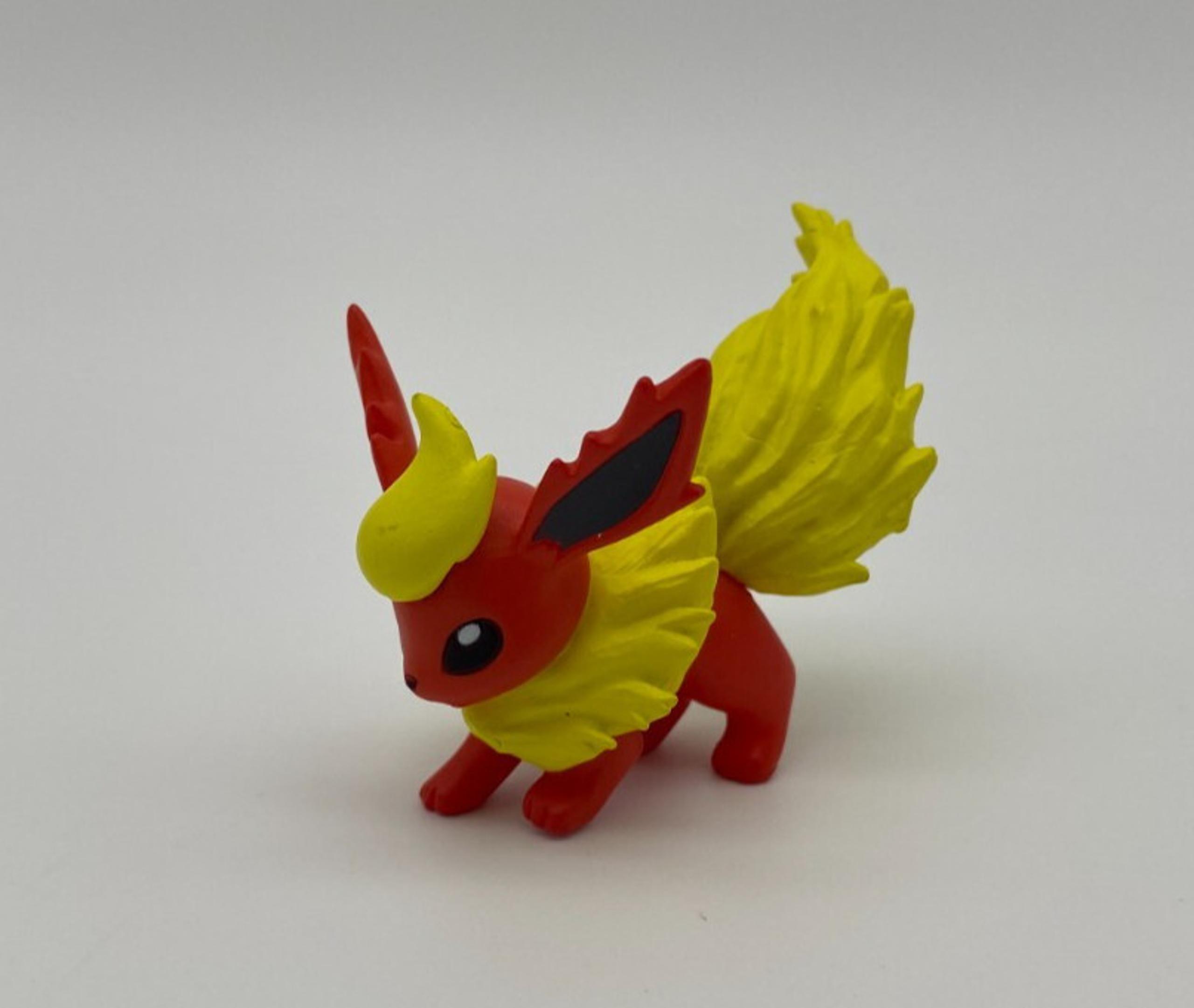 Vintage 2005 Nintendo Pokémon Tomy Flareon 1.5" Action Figure