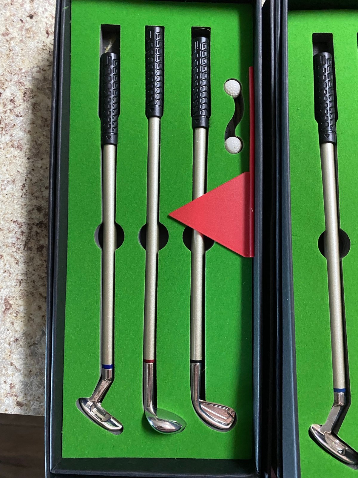 Mini golf set with balls