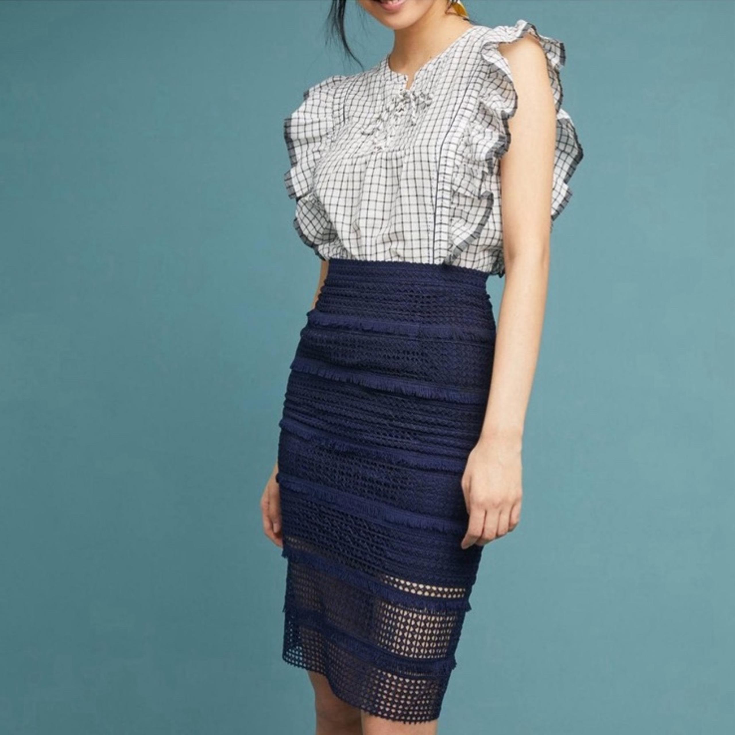 Anthropologie cupcakes & cashmere Derry Crochet Pencil Skirt in size 2 navy