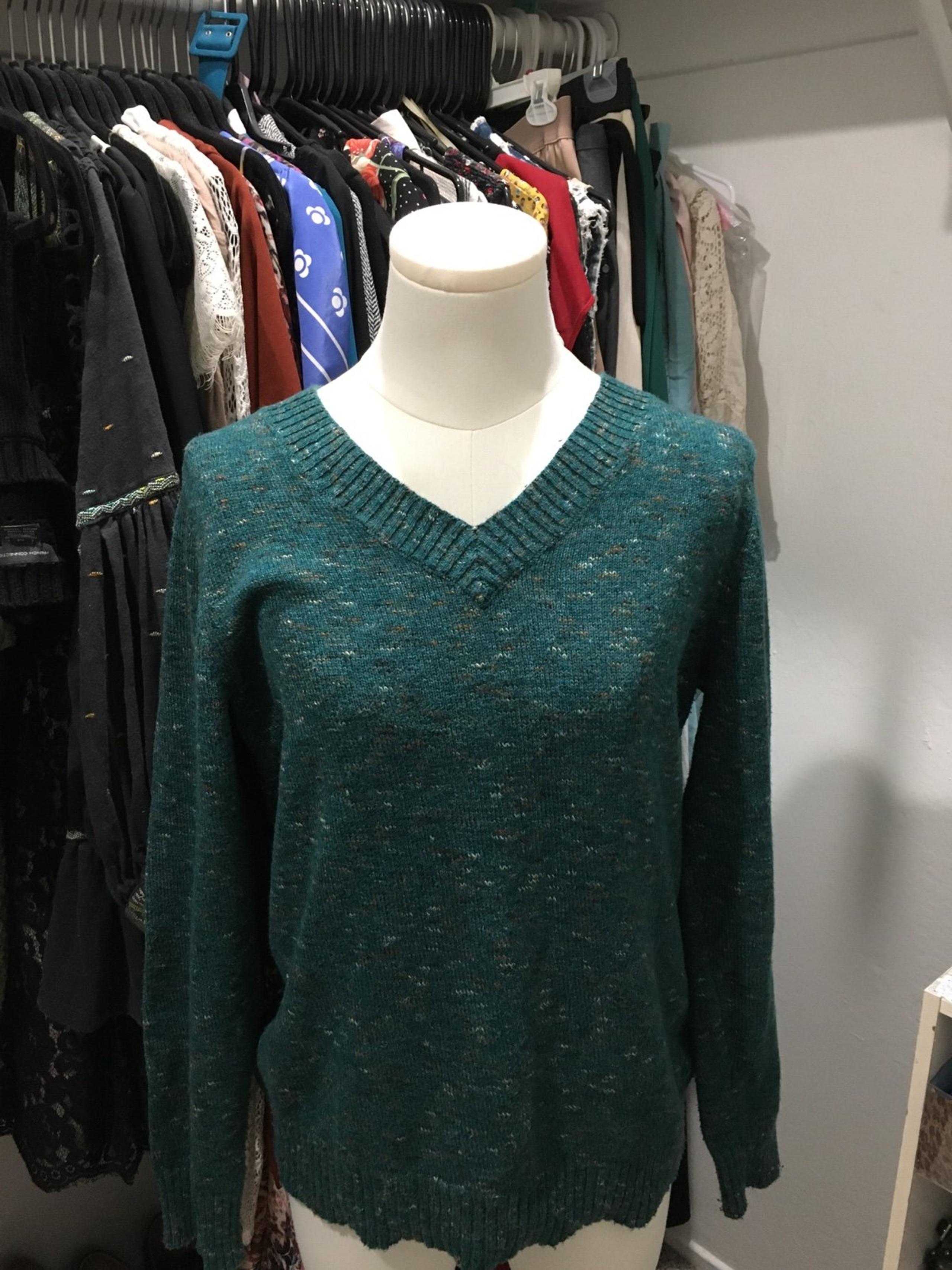 Croft & Barrow Woven Heart V-neck Green Sweater
