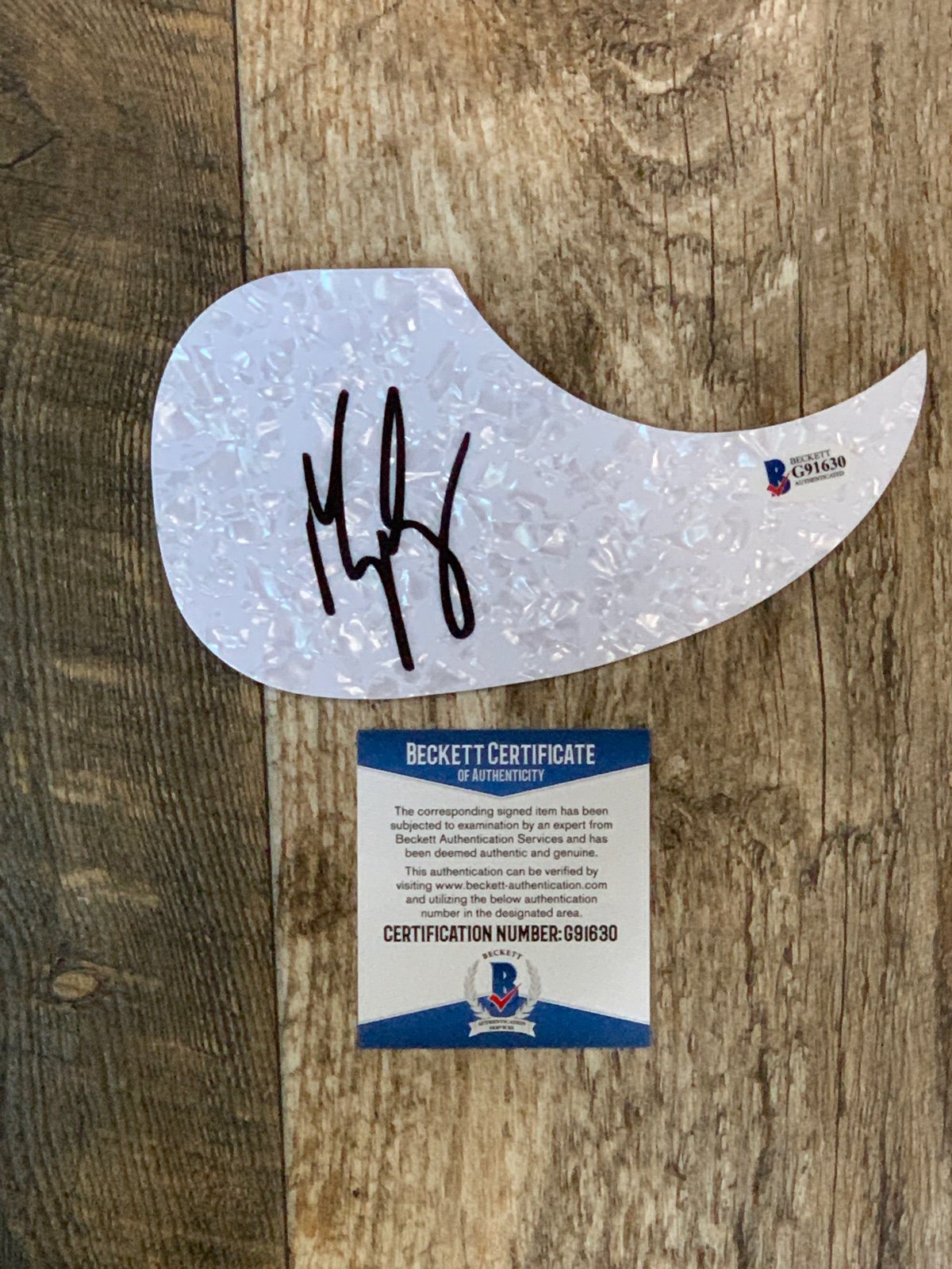 Morgan Evans Signed Electric Guitar Pick Guard (Beckett)