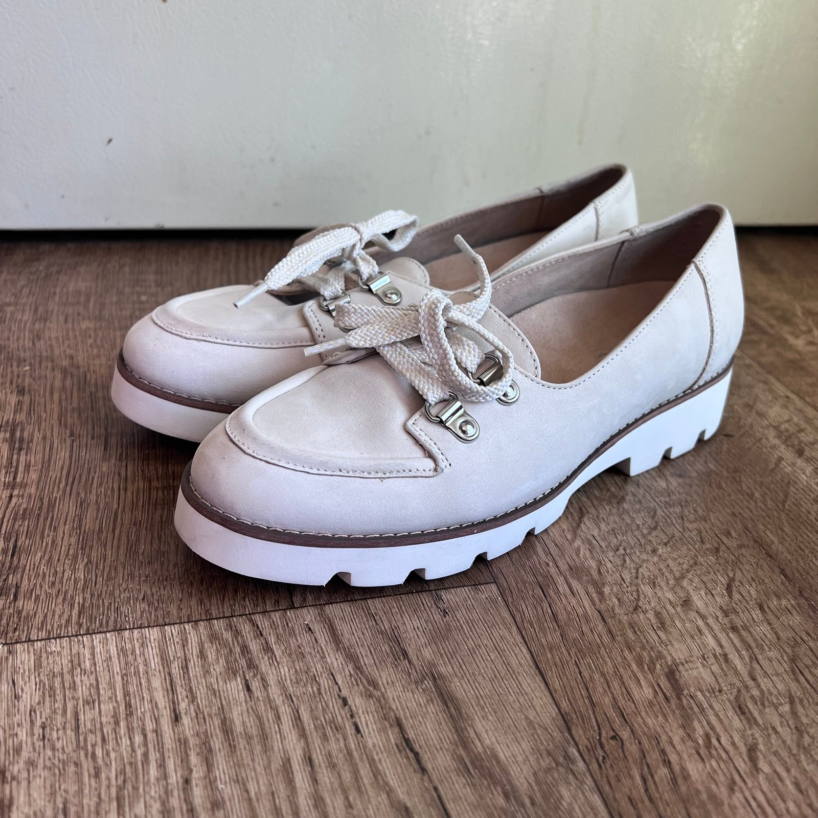 Vionic Teagan Oxford Lace Up Shoes Women Size 6.5 Nubuck Leather/Suede Cream