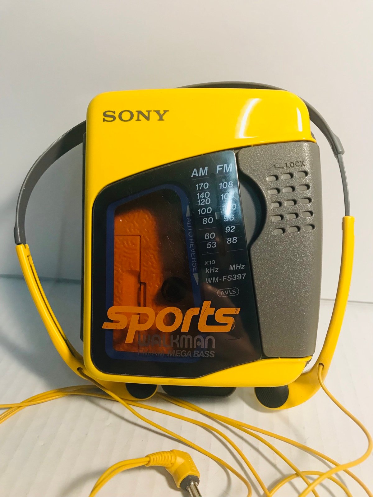 Sony WalkMan WM-AFS397 Old School Sport Radio CASSETTE PLAYER & HEADPHONE Tested
