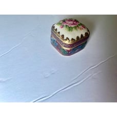 Vintage Floral Needlepoint Petit Pointe Cloisonne Enamel Snuff Pill Box - Vintag