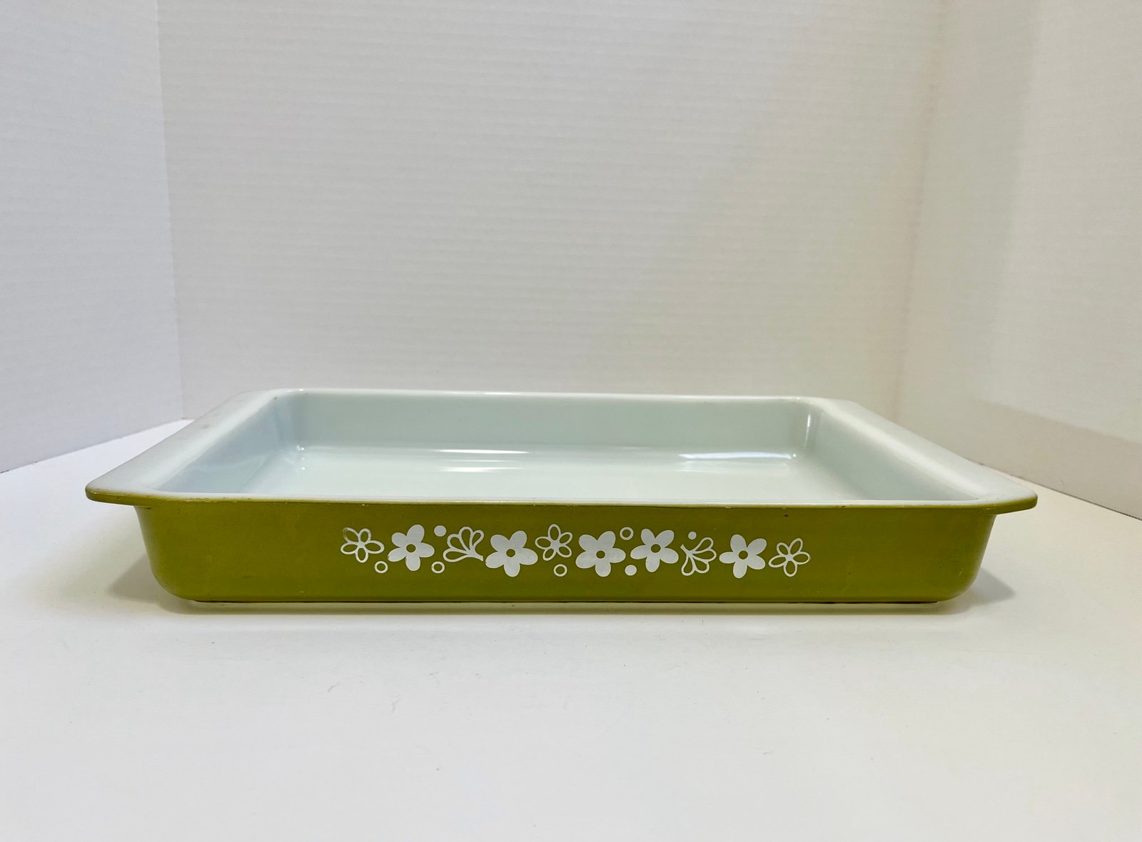 Vintage Pyrex Lasagna Casserole Pan 933 Crazy Daisy Spring Blossom Green 13x9x2