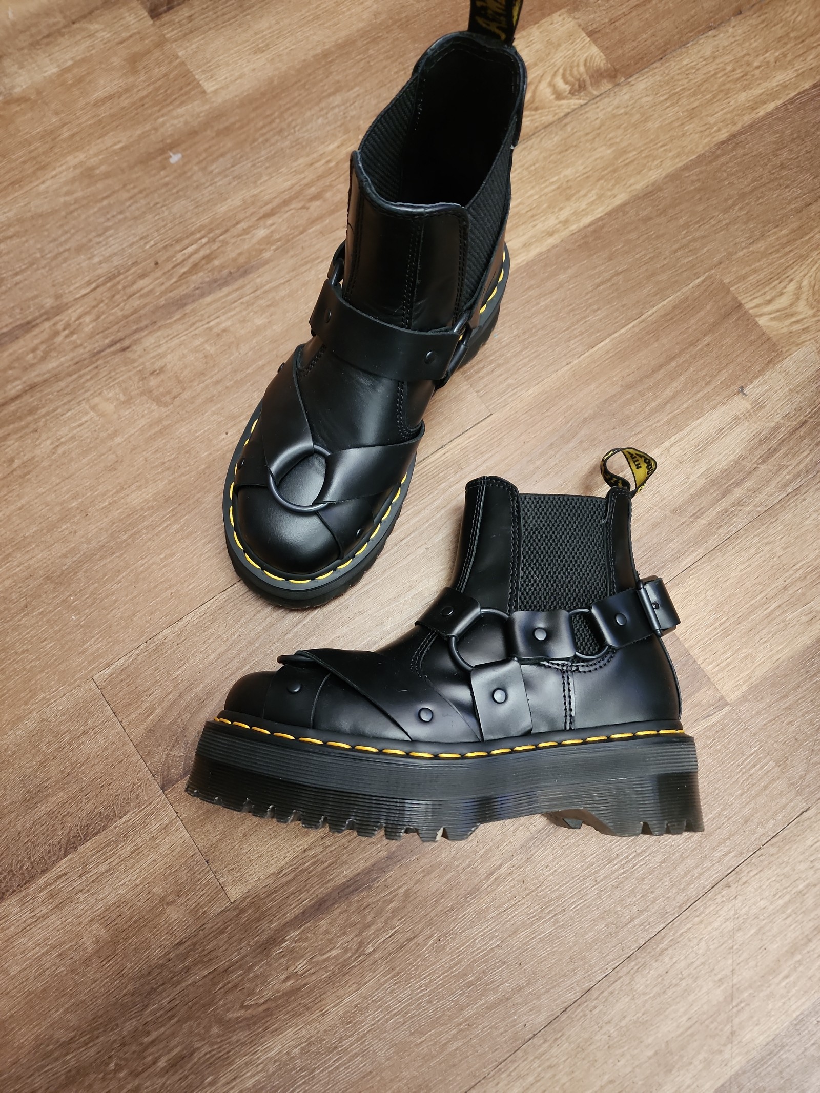 Dr Martens harness leather Chelsea boots size 6