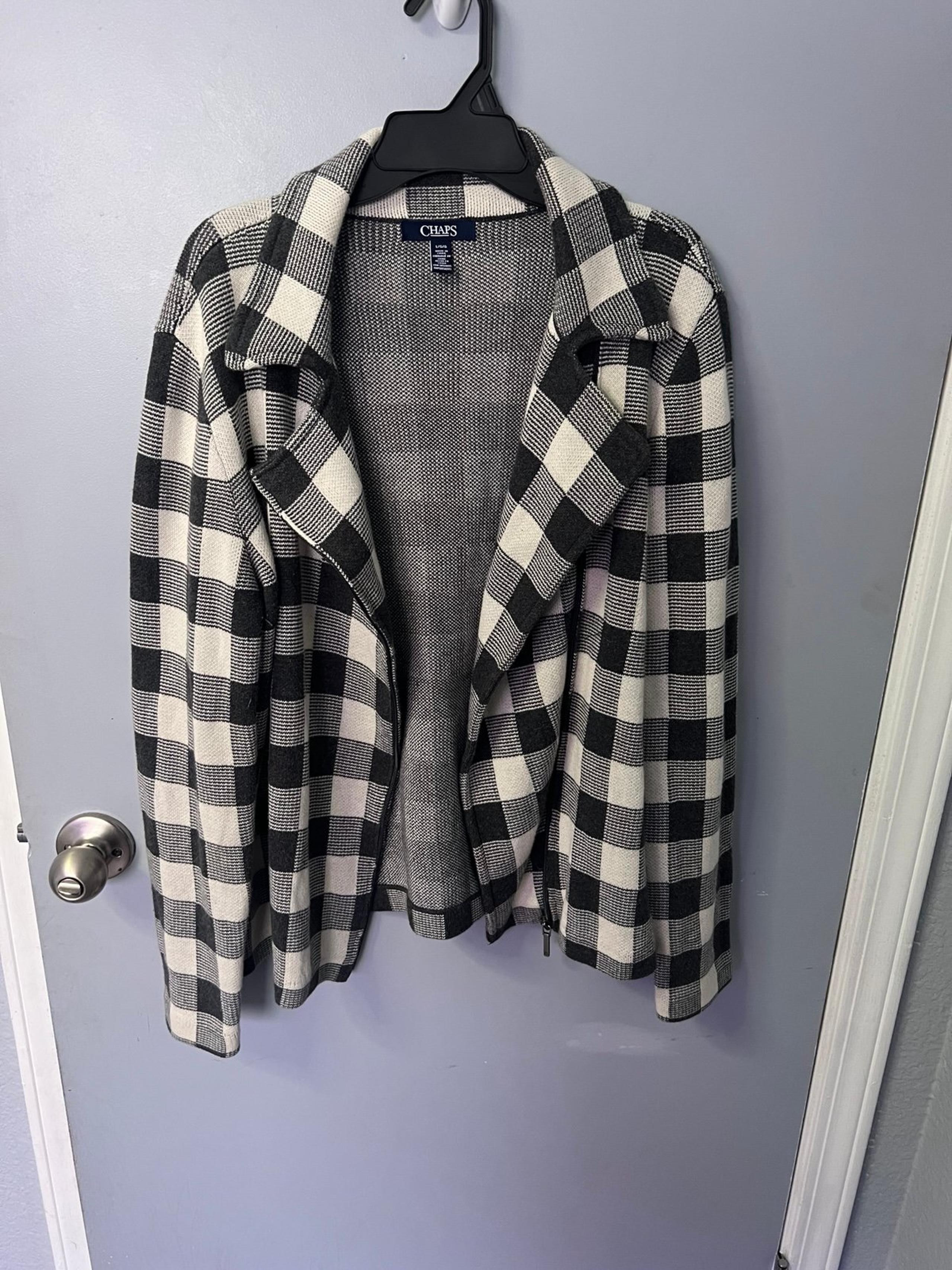 Chaps Women's Full Zip Sweater Gray & White Plaid Size L, EUC.