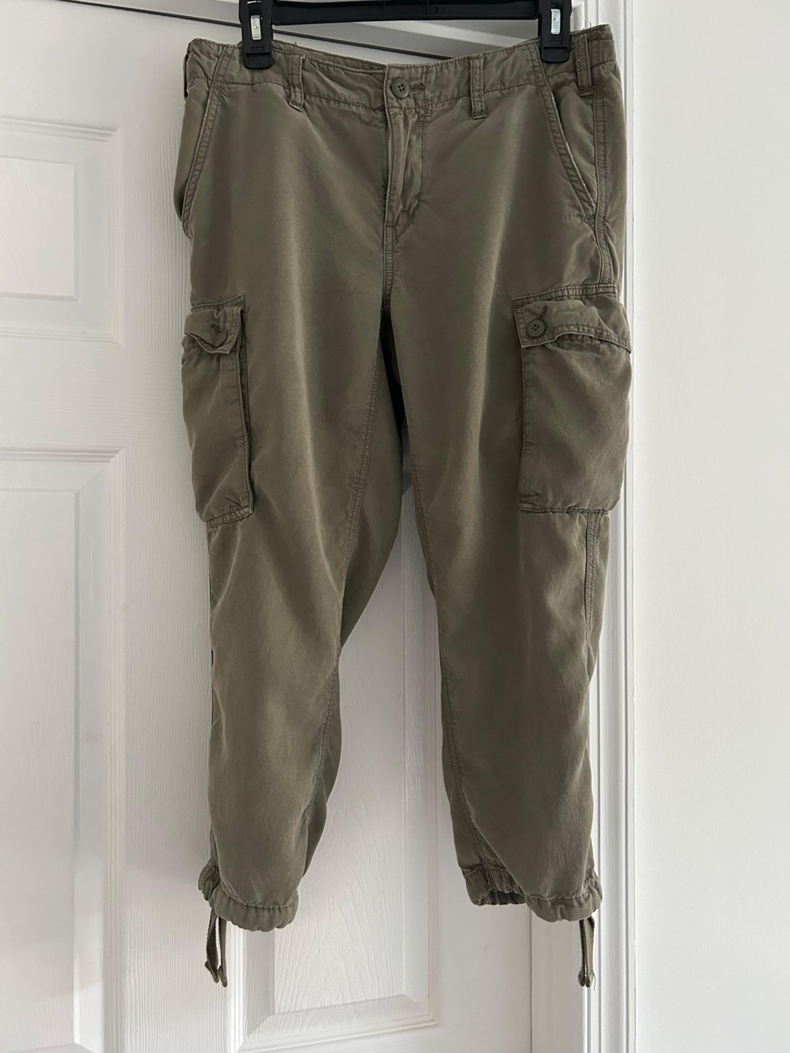 Women’s American Eagle Tomgirl Cargo Pants Army Green w/Pockets Size 8 Short