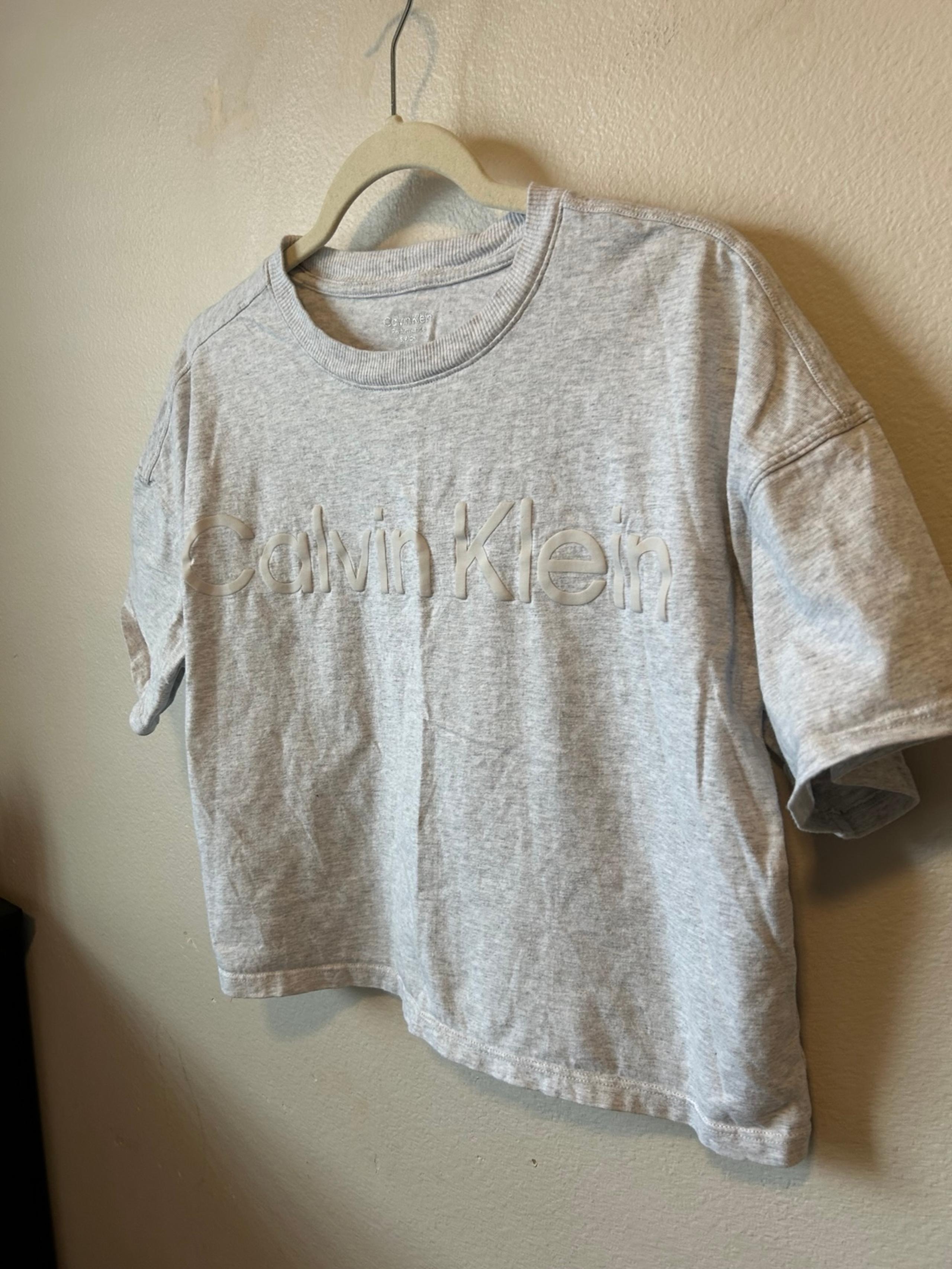 Calvin Klein Cropped Gray T-Shirt size Small