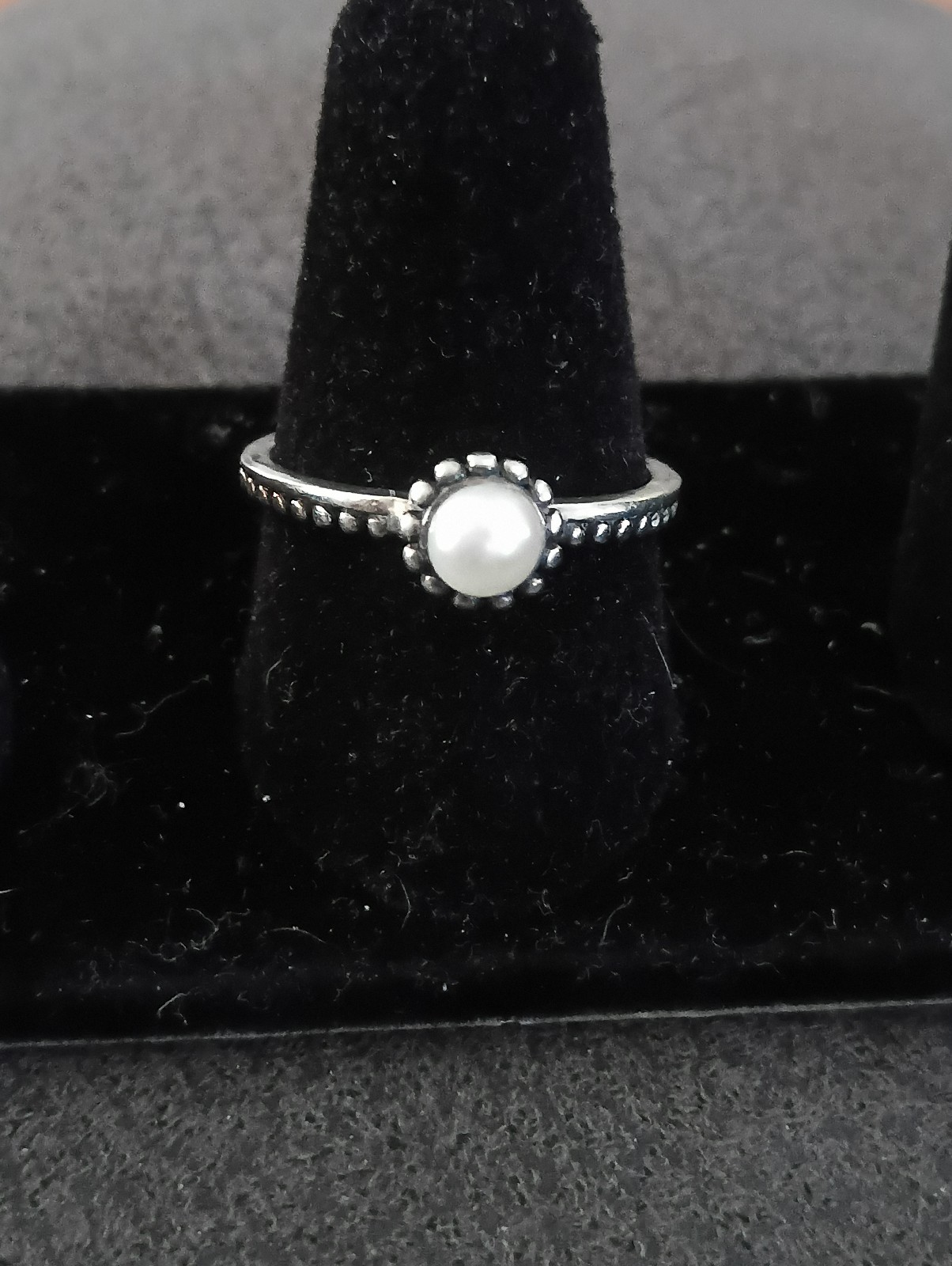 Silpada Sterling Silver Pearl Ring Size 8.