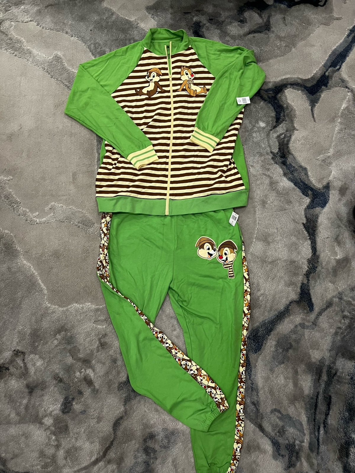 *Brand New with Tags* Chip and Dale 2 pc Sweatsuit