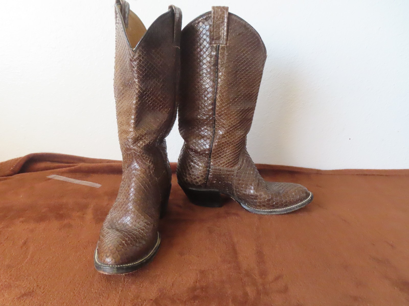unbranded snakeskin boots sz 6 D r1843 brown