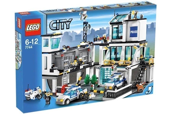 LEGO 7744 City Police Headquarters *RARE RETIRED NEW COMPLETE SET IN BOX*