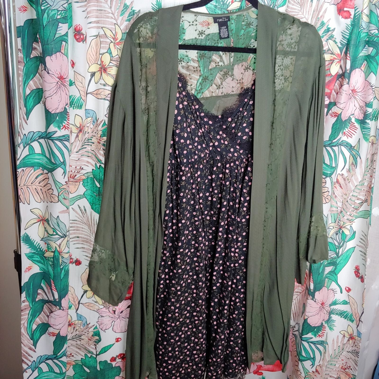 Rue21 green lace sheer panel rayon kimono long sleeve Flowy boho beach cover up