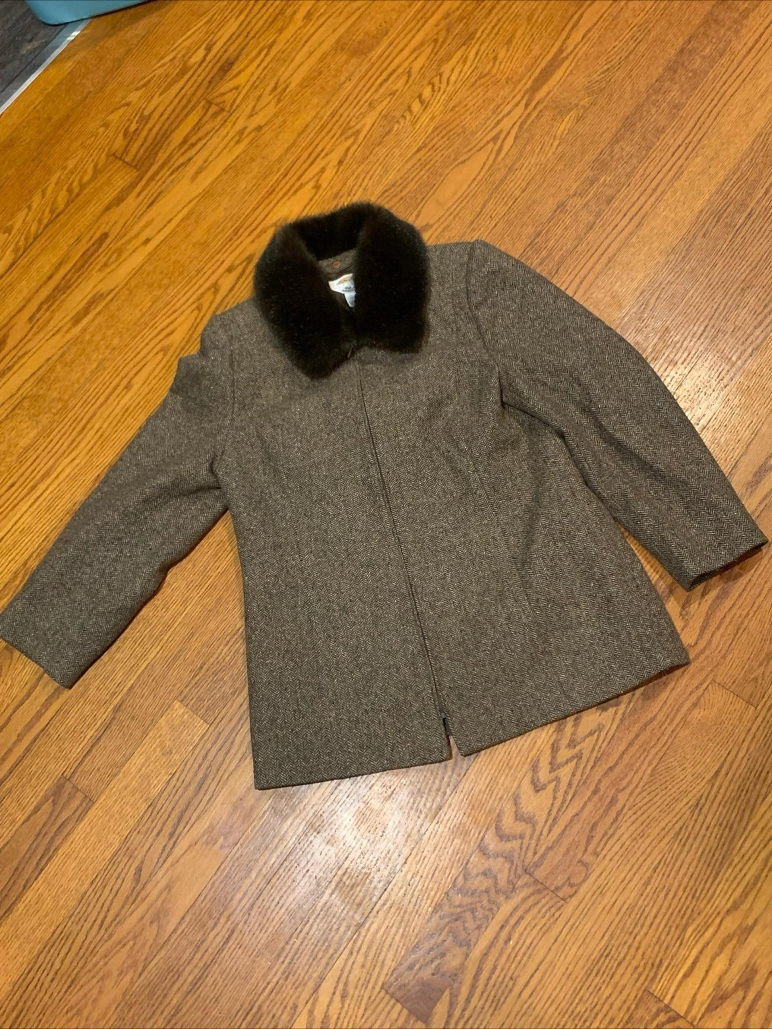 TALBOTS petites Tweed Jacket Faux Fur Collar Women’s 14 Brown Chevron coat