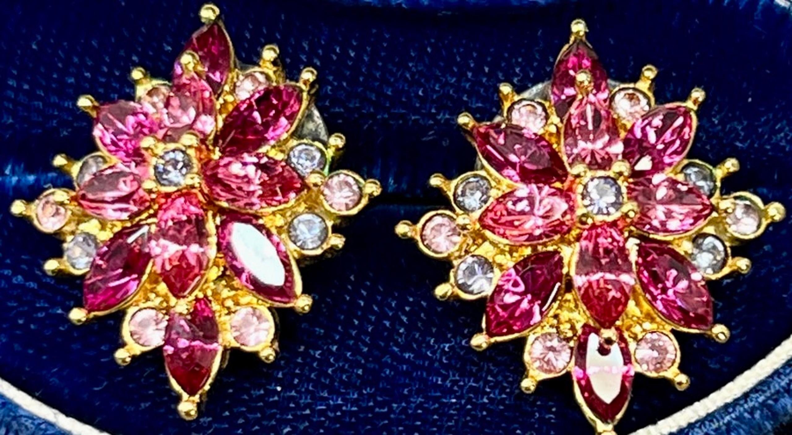 Stunning Joan Rivers Pink & Magenta Rhinestone Star Pierced Earrings!