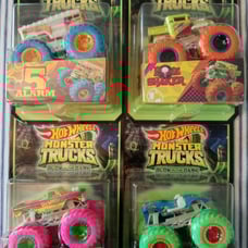 Hot Wheels Monster Trucks-Glow-Lot of 4