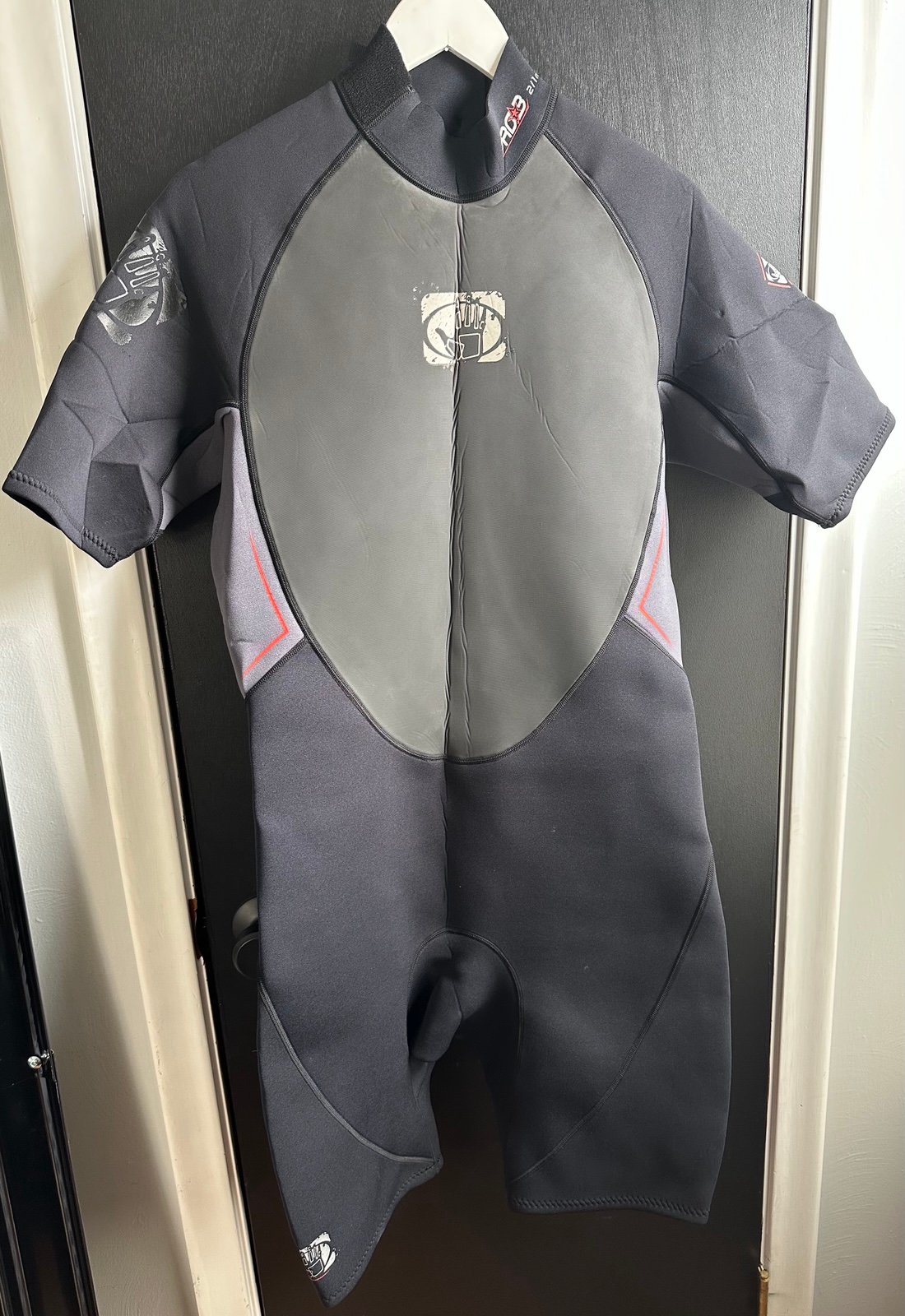 NWT Body Glove Pro3 Men's Shorty Wetsuit, Back-Zip 2/1mm Short Sleeve Men's XL