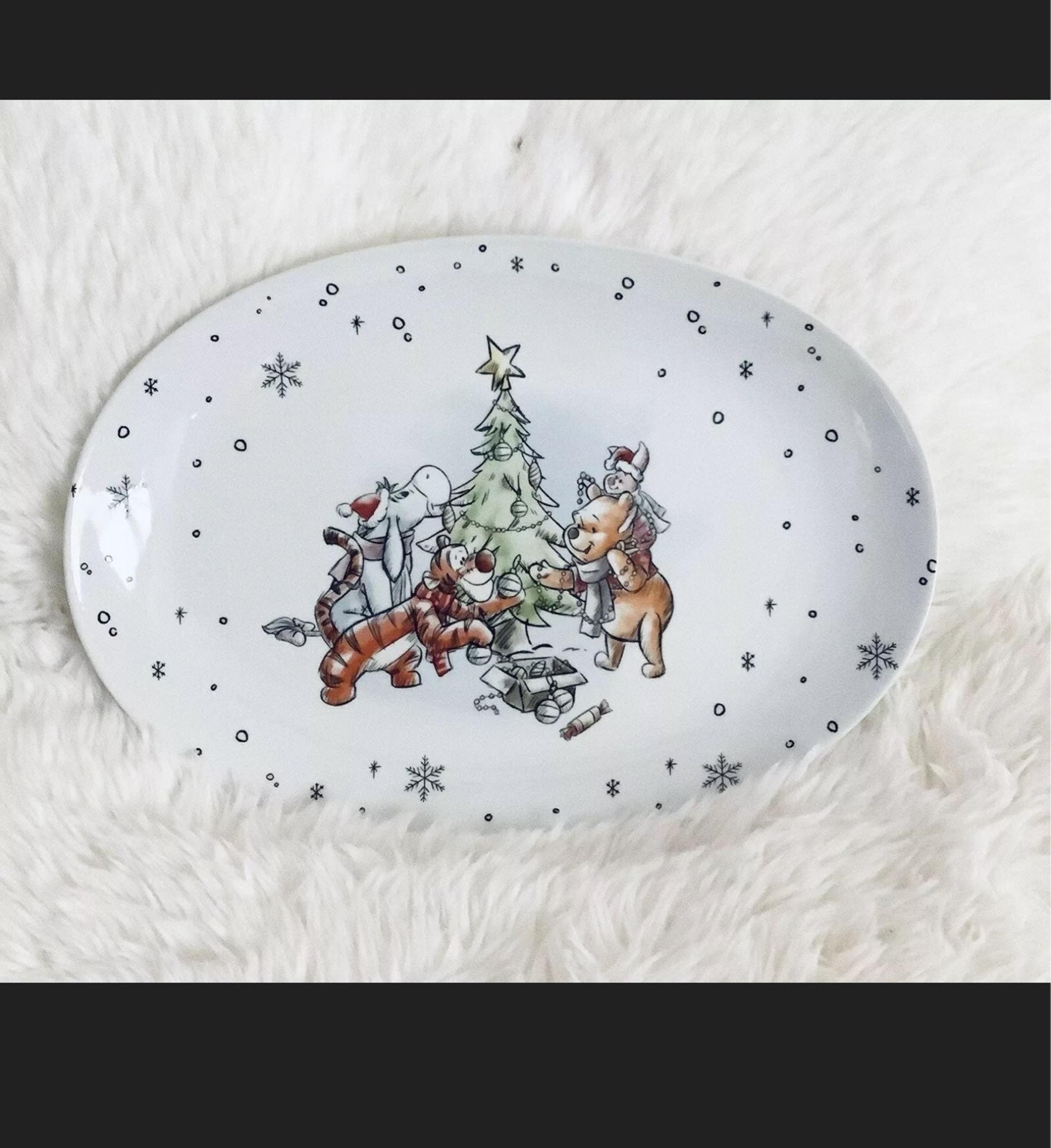 Disney 13” Christmas Winnie The & Friends Oval Tray