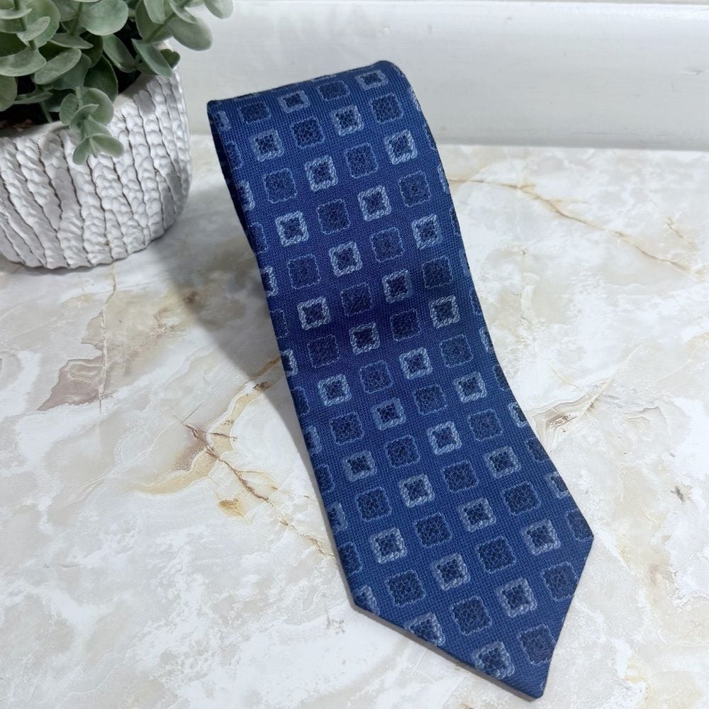 NWOT Brooks Brother Men's 100% Silk Navy Tie Italian Fabric