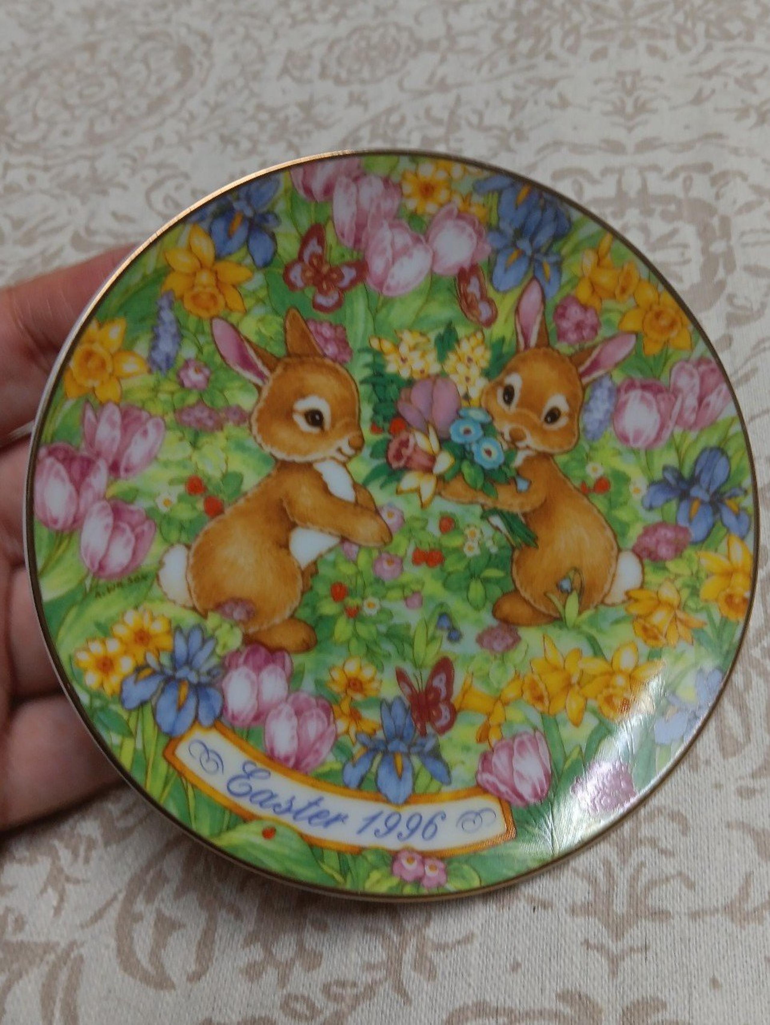 Cute Avon Easter plate 1996 vintage rabbits bunnies has easel fun decor retro