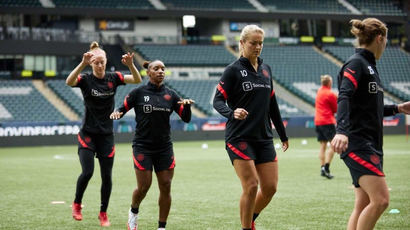 Nike Portland Thorns USWNT NWSL Soccer 2022 Player Vaporknit Training Lot M