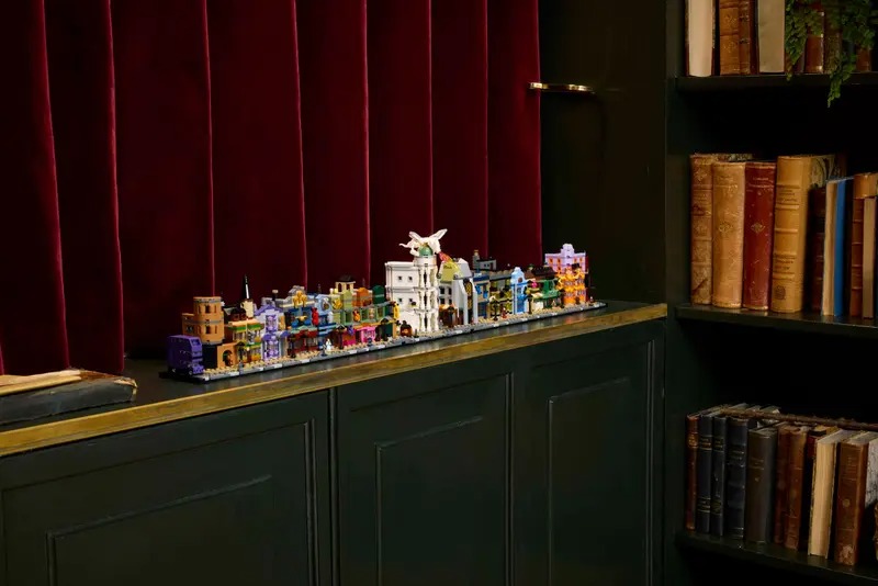 LEGO Diagon Alley™ Wizarding Shops 76444, 2750 Pieces