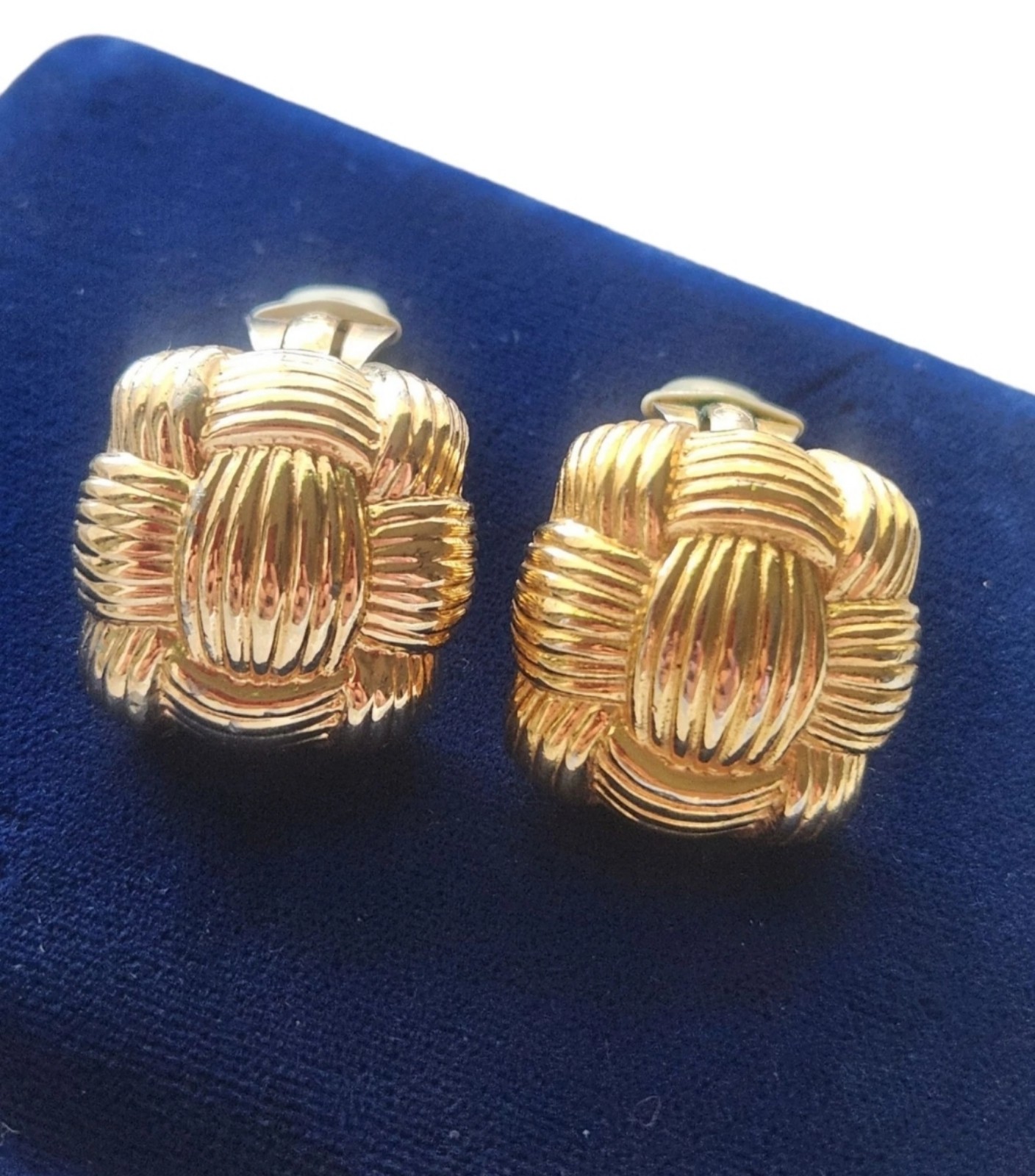 Vintage Signed CINER Goldtone Ribbed Knot Weave Clip On Earrings