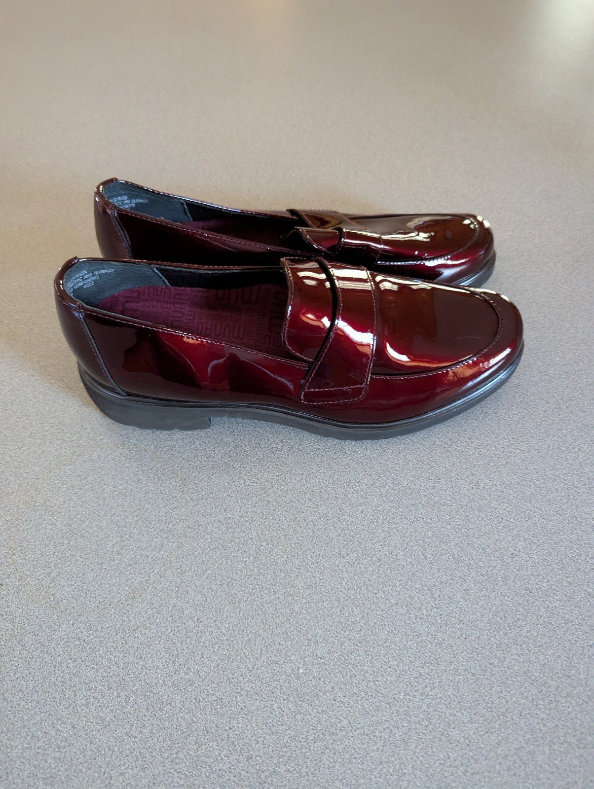Munro patent leather loafers women red wine size 7.5 NWOT perfect condition.