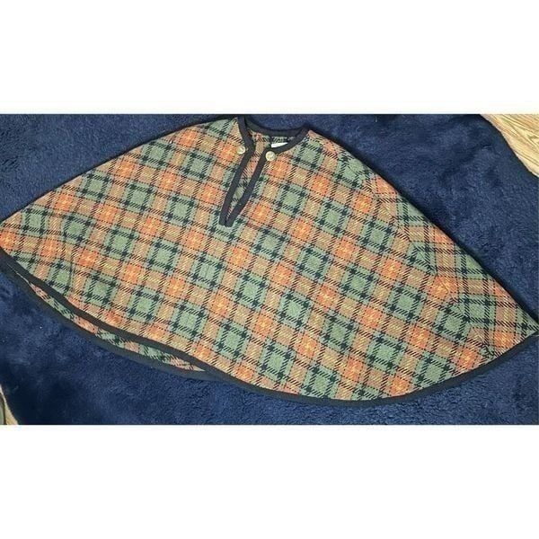 Vintage 1950s Dewey’s Of Vermont Quachee Middlebury N. Dorset Plaid Shrug Poncho