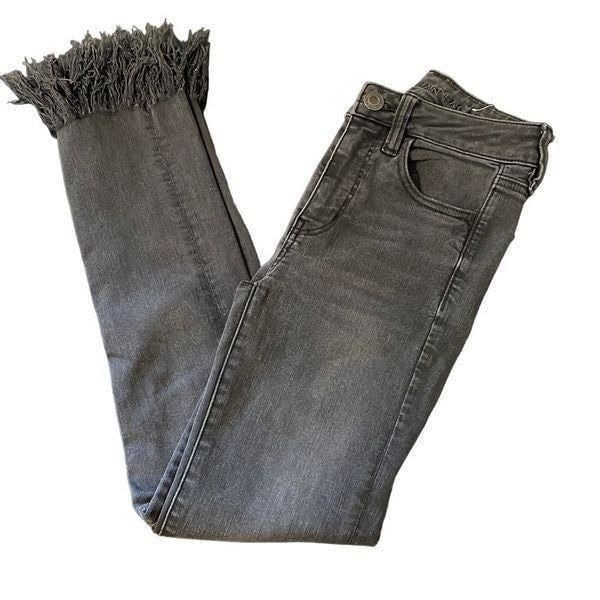 American Eagle Hi Rise Jegging Cropped Jeans. Frayed Hem. Black Size 2 Long